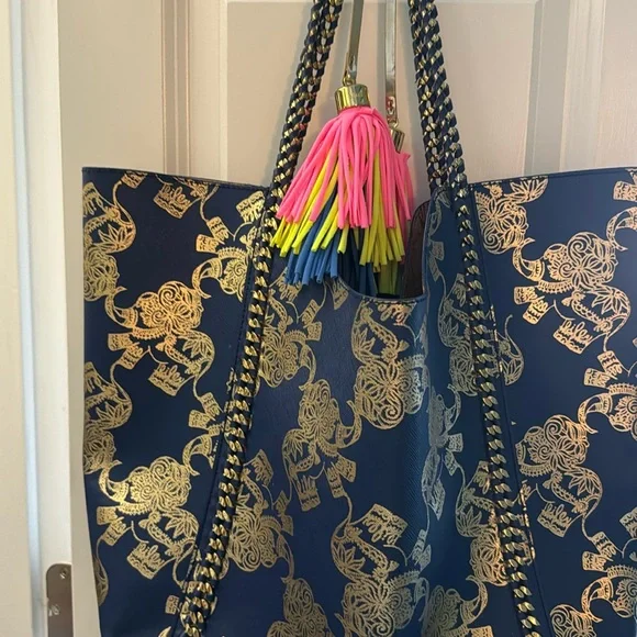 Lilly Pulitzer Reversible Seaside Tassel Tote - EUC - Picture 3 of 7